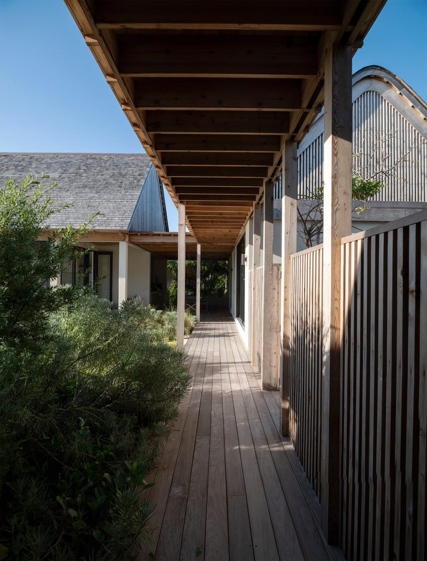 Bahamas house by Brillhart and Garth Sawyer