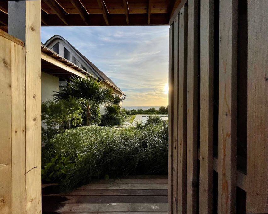 Bahamas house by Brillhart and Garth Sawyer