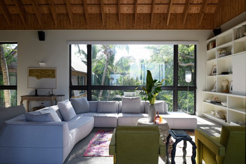 Bahamas house by Brillhart and Garth Sawyer