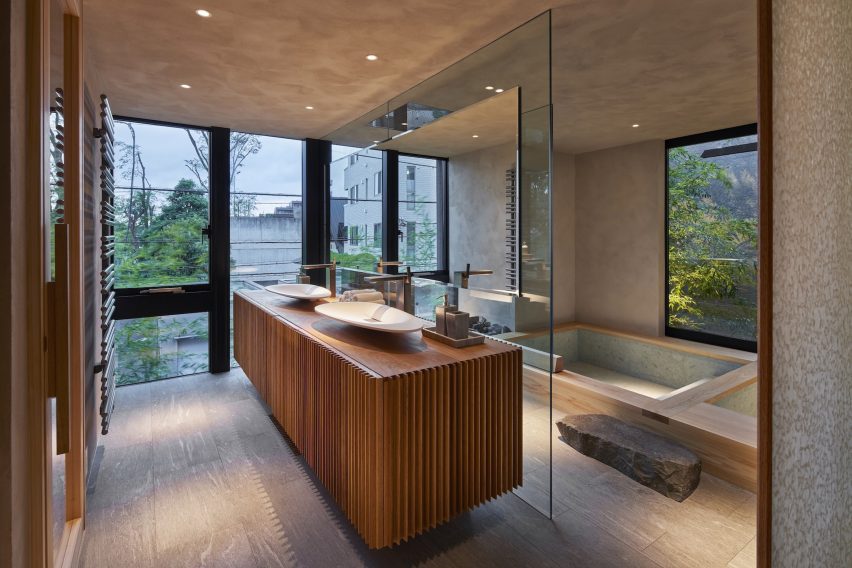 C4L House by Cubo Design Architects