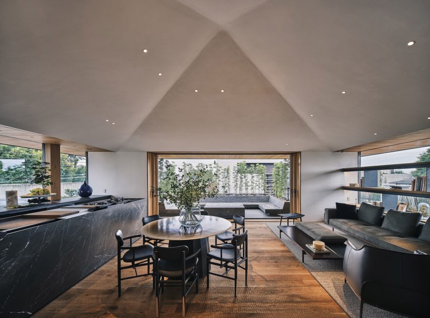 C4L House by Cubo Design Architects