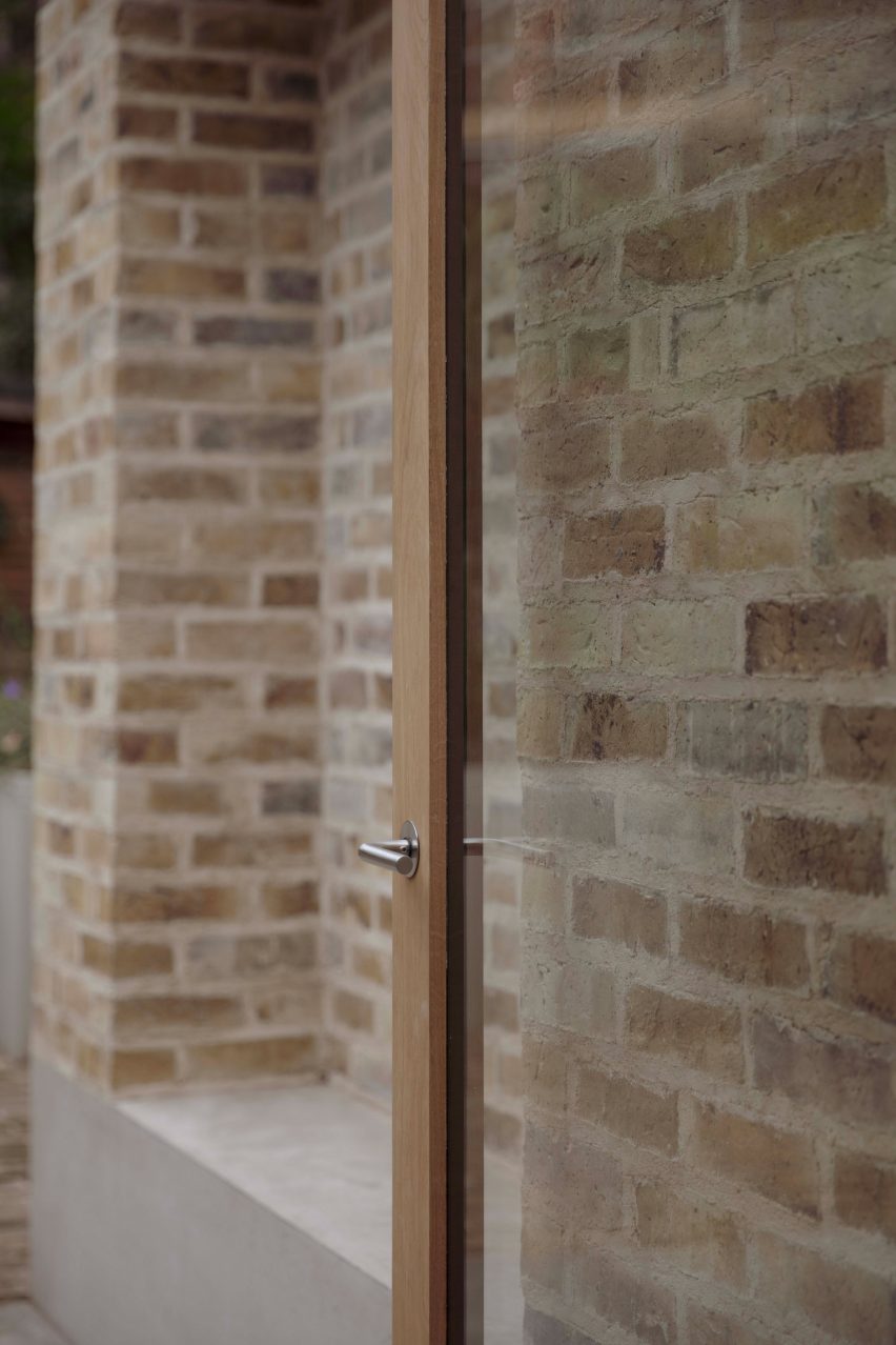 Exterior of De Beauvoir Extension by Architecture for London