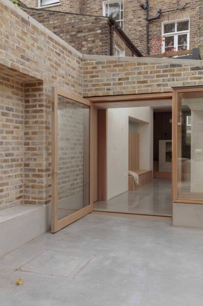 Exterior of De Beauvoir Extension by Architecture for London