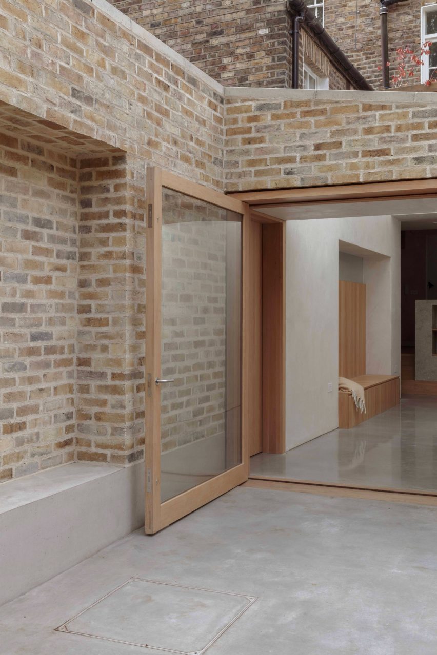 Exterior of De Beauvoir Extension by Architecture for London