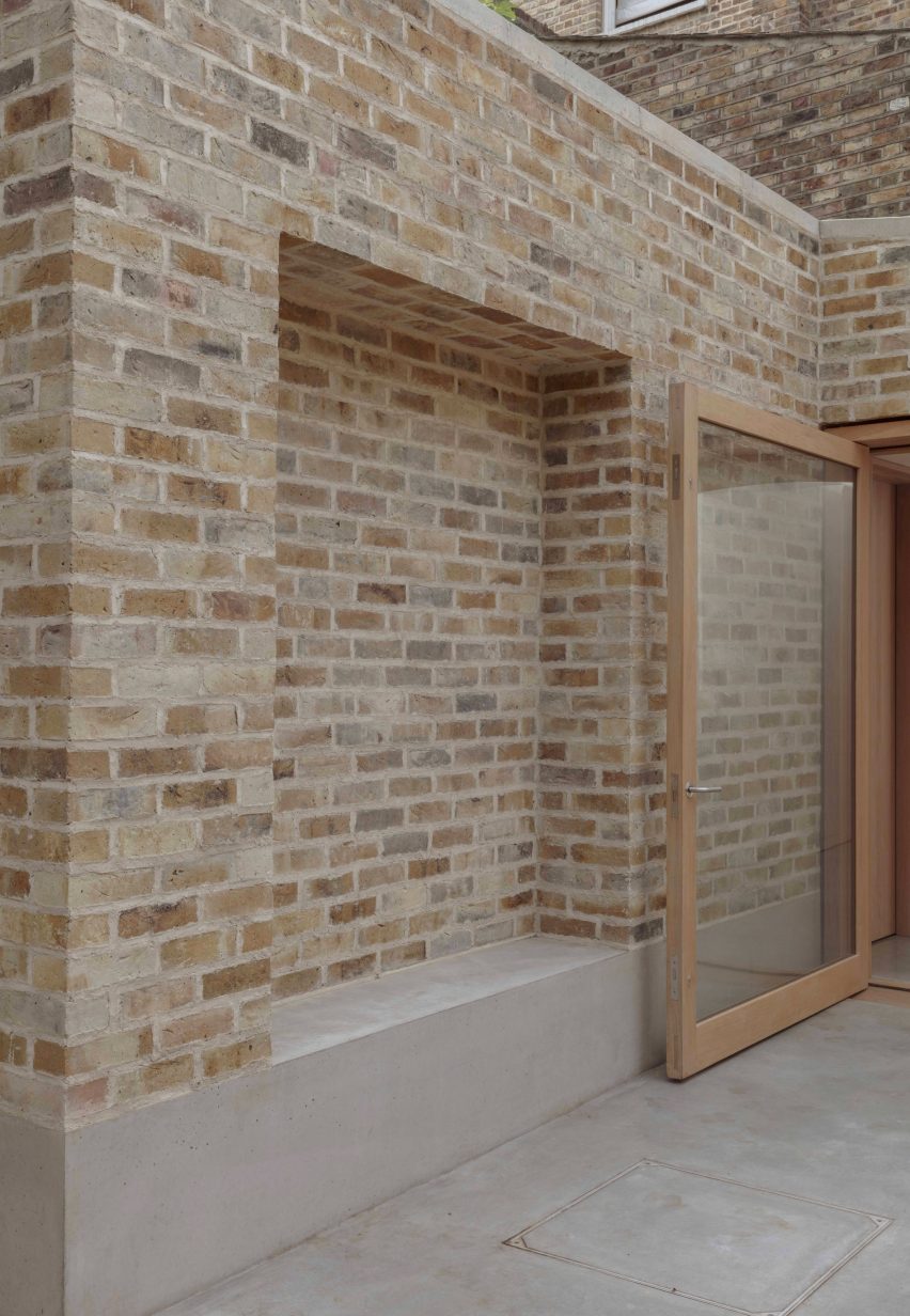 Exterior of De Beauvoir Extension by Architecture for London