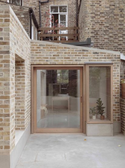 Exterior of De Beauvoir Extension by Architecture for London