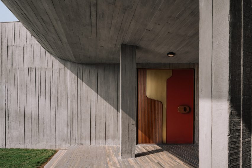 Covered walkway with board-formed concrete walls