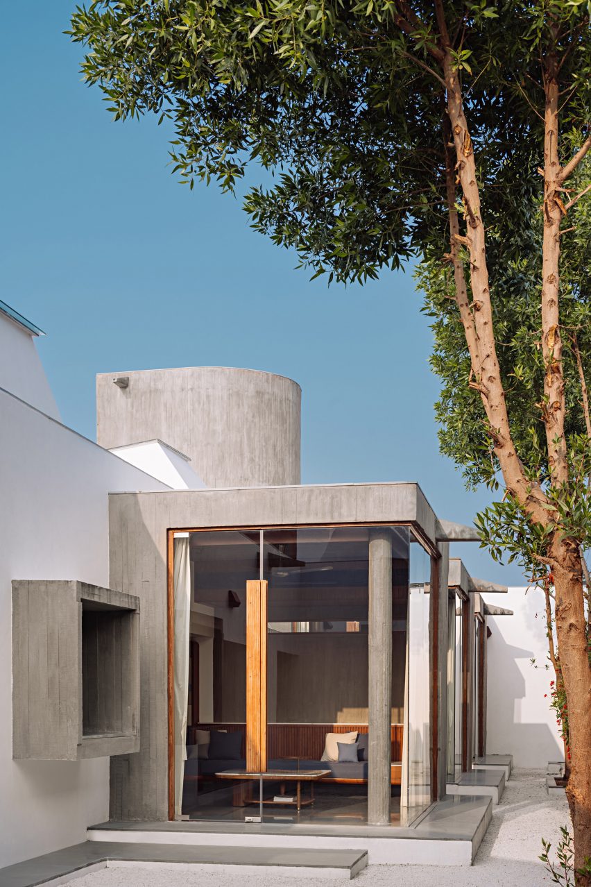 One-storey concrete home with floor-to-ceiling glazing