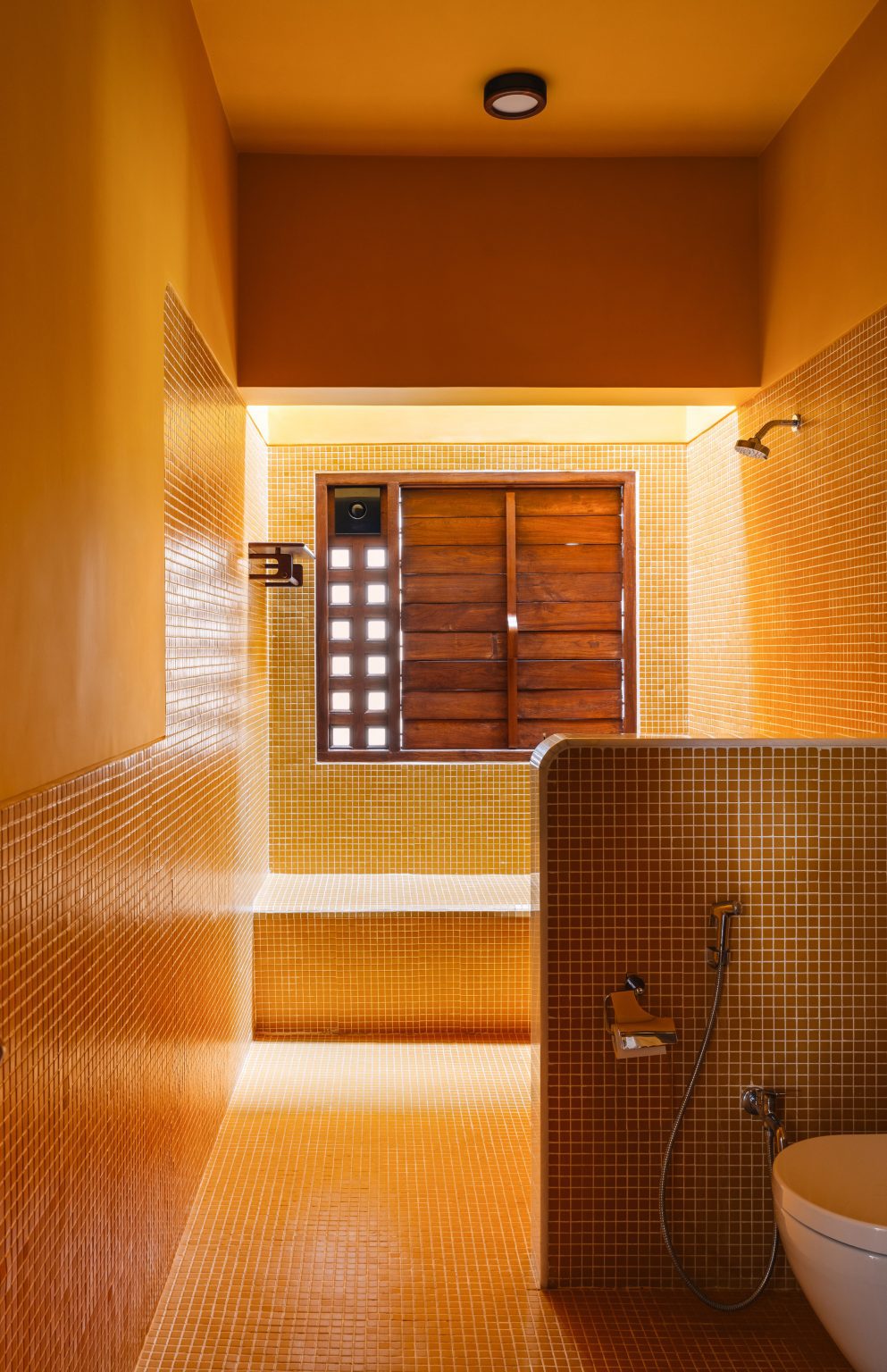 Monochrome golden bathroom