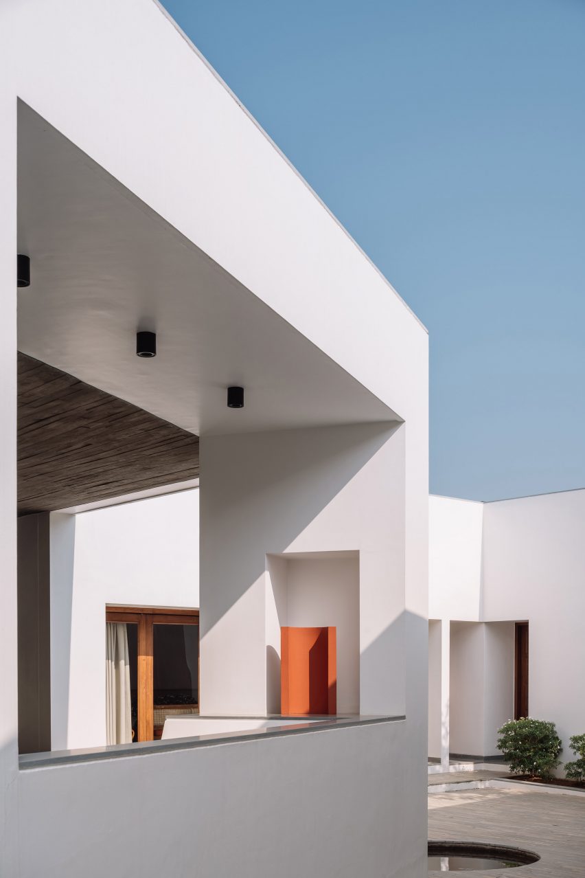 Outdoor courtyard with white walls and seating built into openings