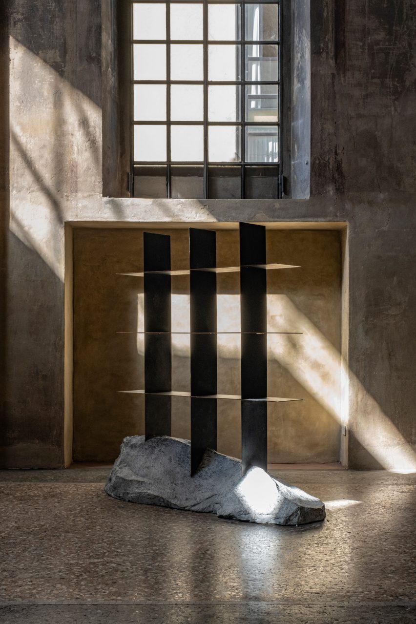 Sculpture with metal fins