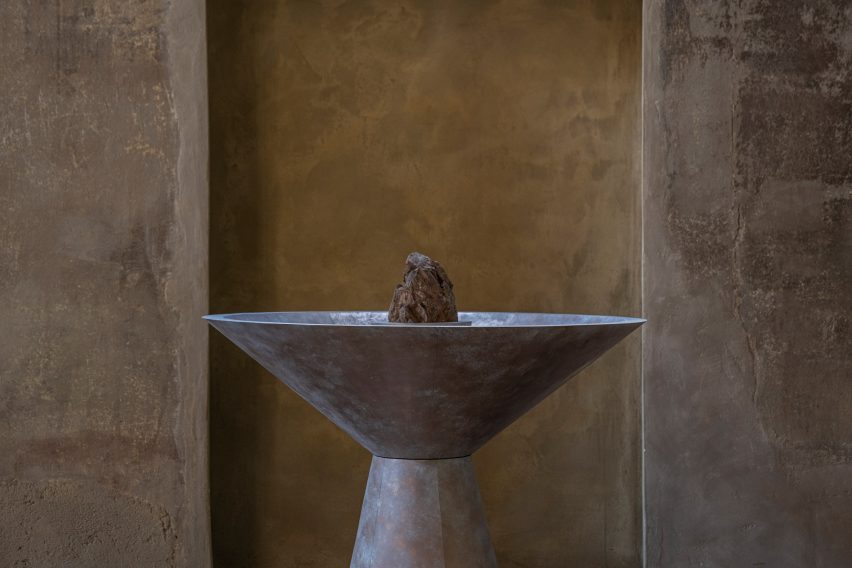Fountain sculpture