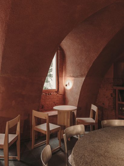 Gota bar in Madrid includes red cave-like room