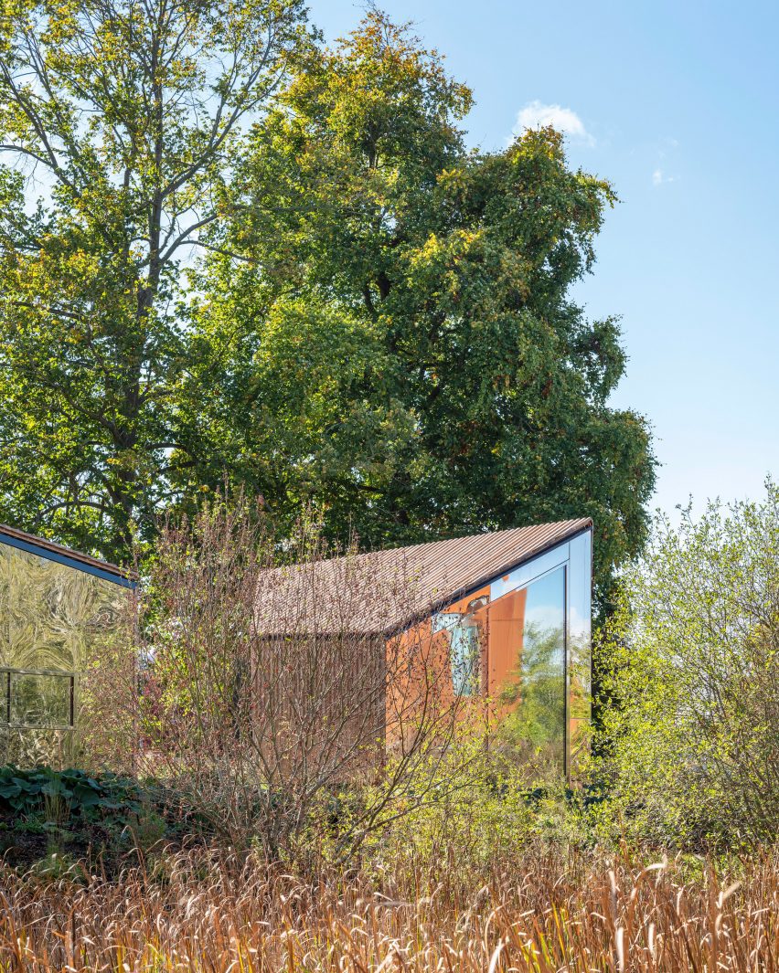 Exterior of Harwell Hide by Bell Phillips