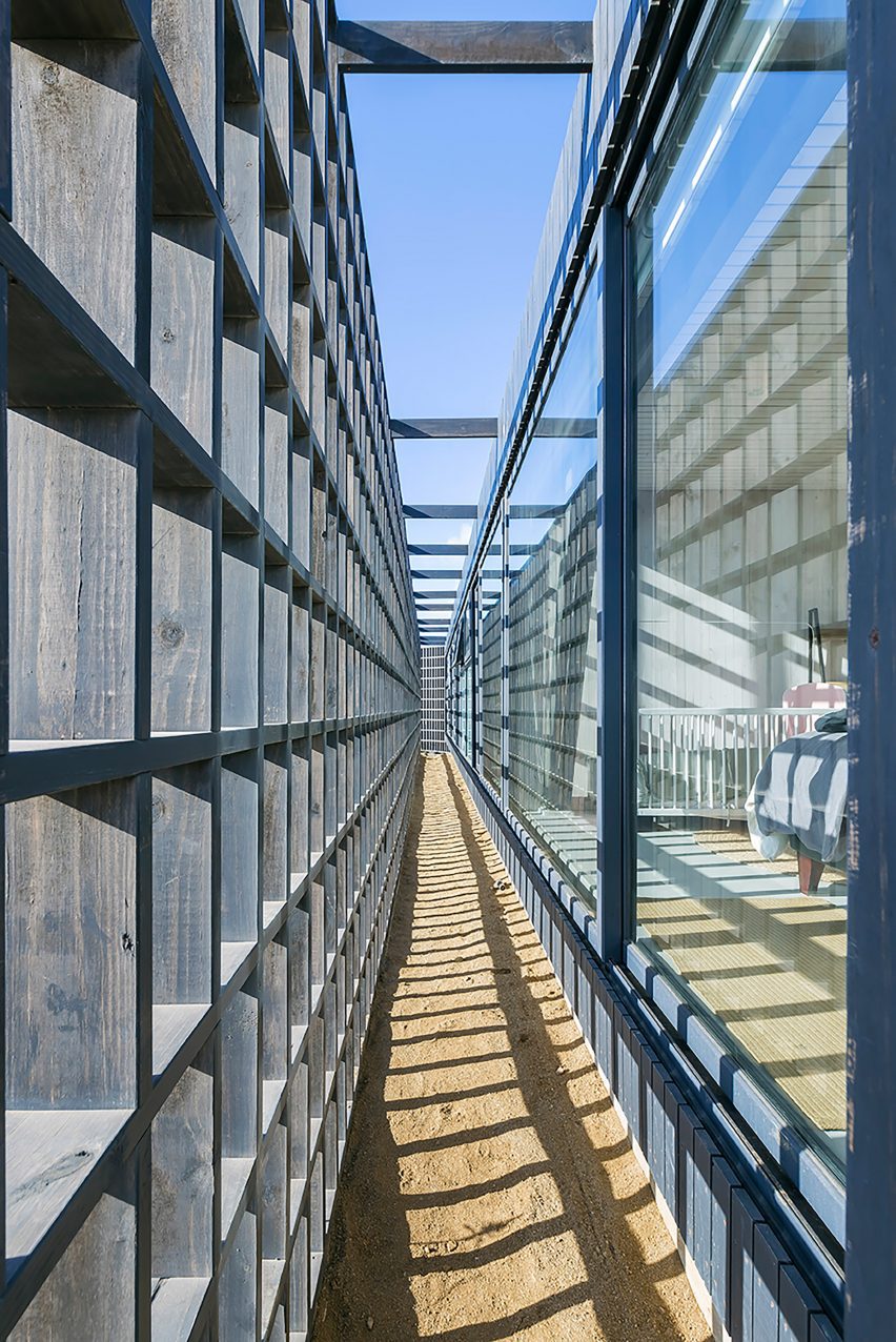 House of Circumferences LAND Arquitectos