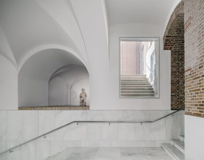 Photo of the marble interiors