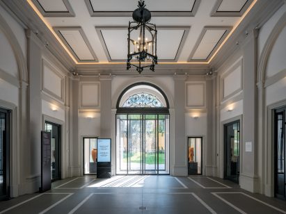 Art gallery entrance in Milan