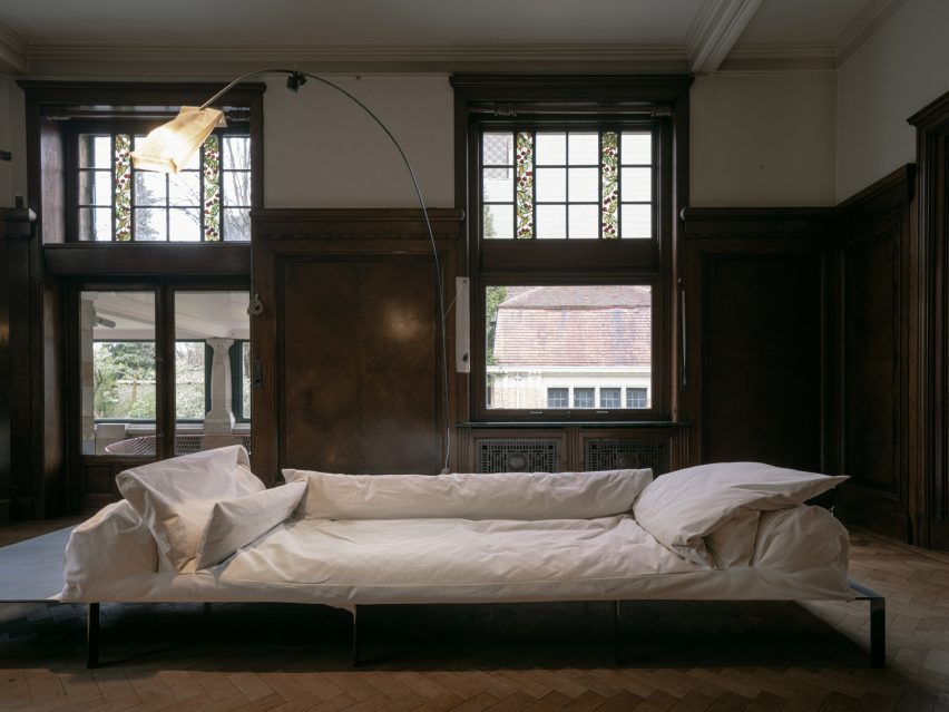 Lazy Pillows by Lukas Gchwandtner for Maniera