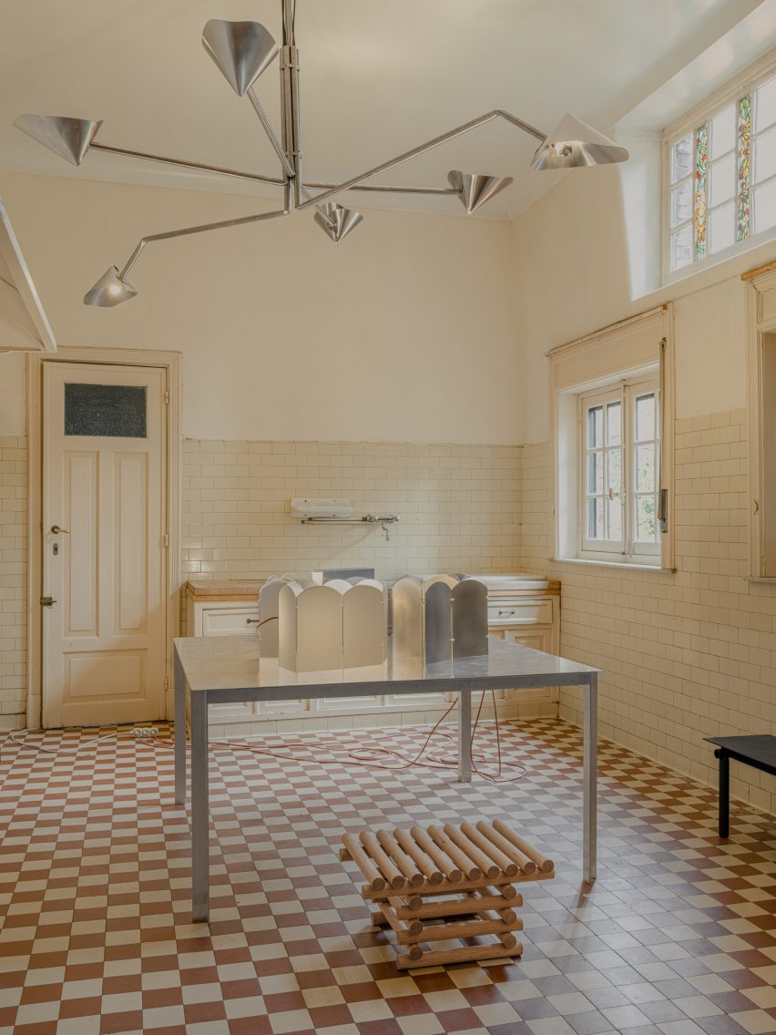 Kitchen at Hôtel Danckaert with table by Office KGDVS
