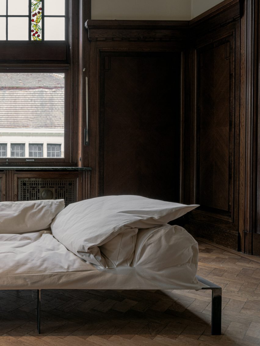 Lazy Pillows by Lukas Gchwandtner for Maniera