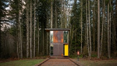 Olson Kundig places movable studio on rail tracks in Washington State