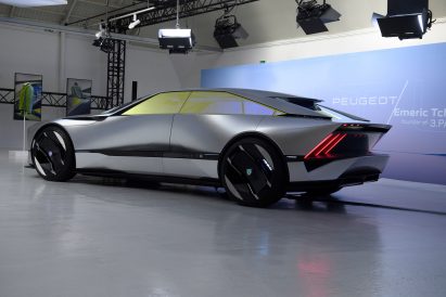 Side view of Peugeot Inception Concept