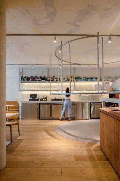 Kitchen area with a suspended shelf for pizza