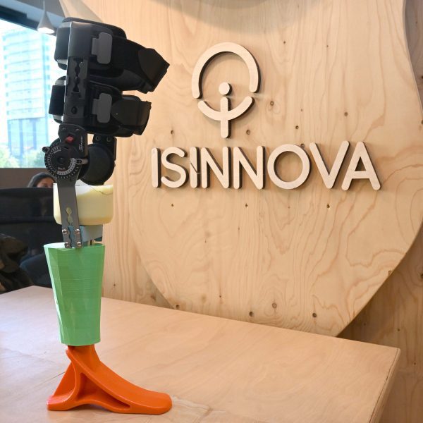 Ro Plastic Prize 2023 winner Isinnova prosthetic leg