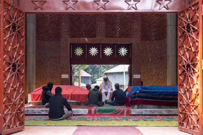 Interior of Shah Muhammad Mohshin Khan Mausoleum in Bangladesh by Sthapotik