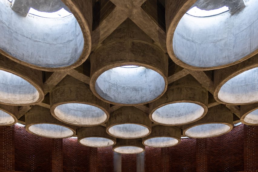 Interior of Shah Muhammad Mohshin Khan Mausoleum in Bangladesh by Sthapotik