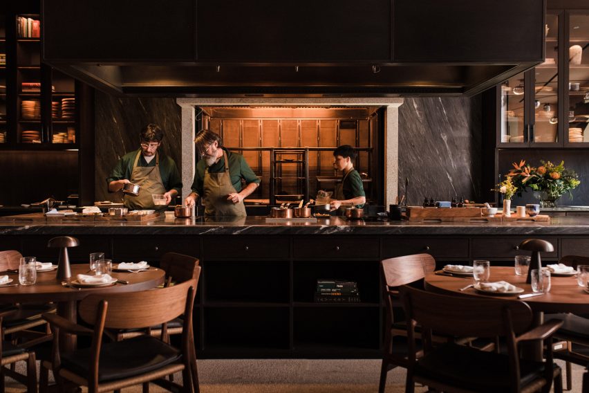 Open kitchen in Cozinha das Flores restaurant