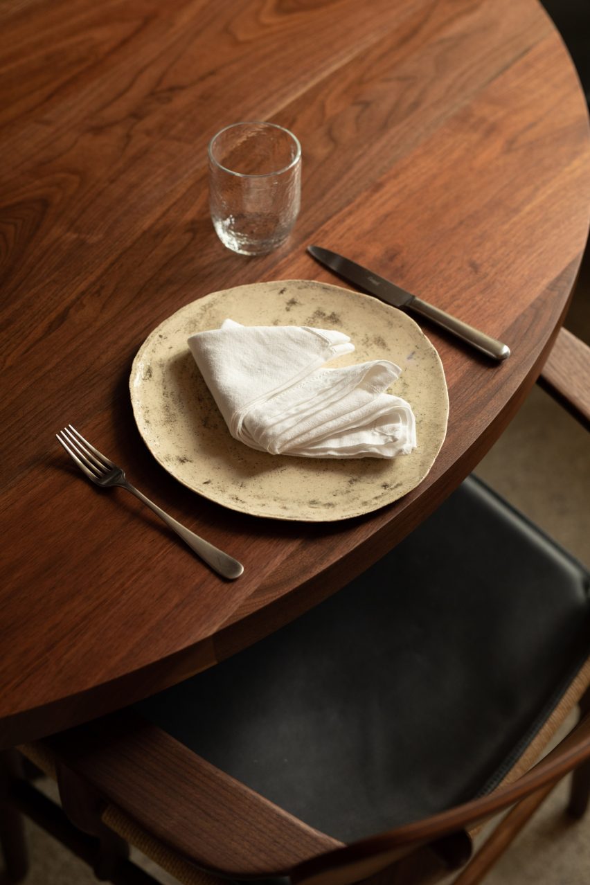 Tableware in Cozinha das Flores restaurant