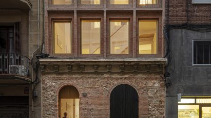 Exterior of a brick terrace in Barcelona by Harquitectes