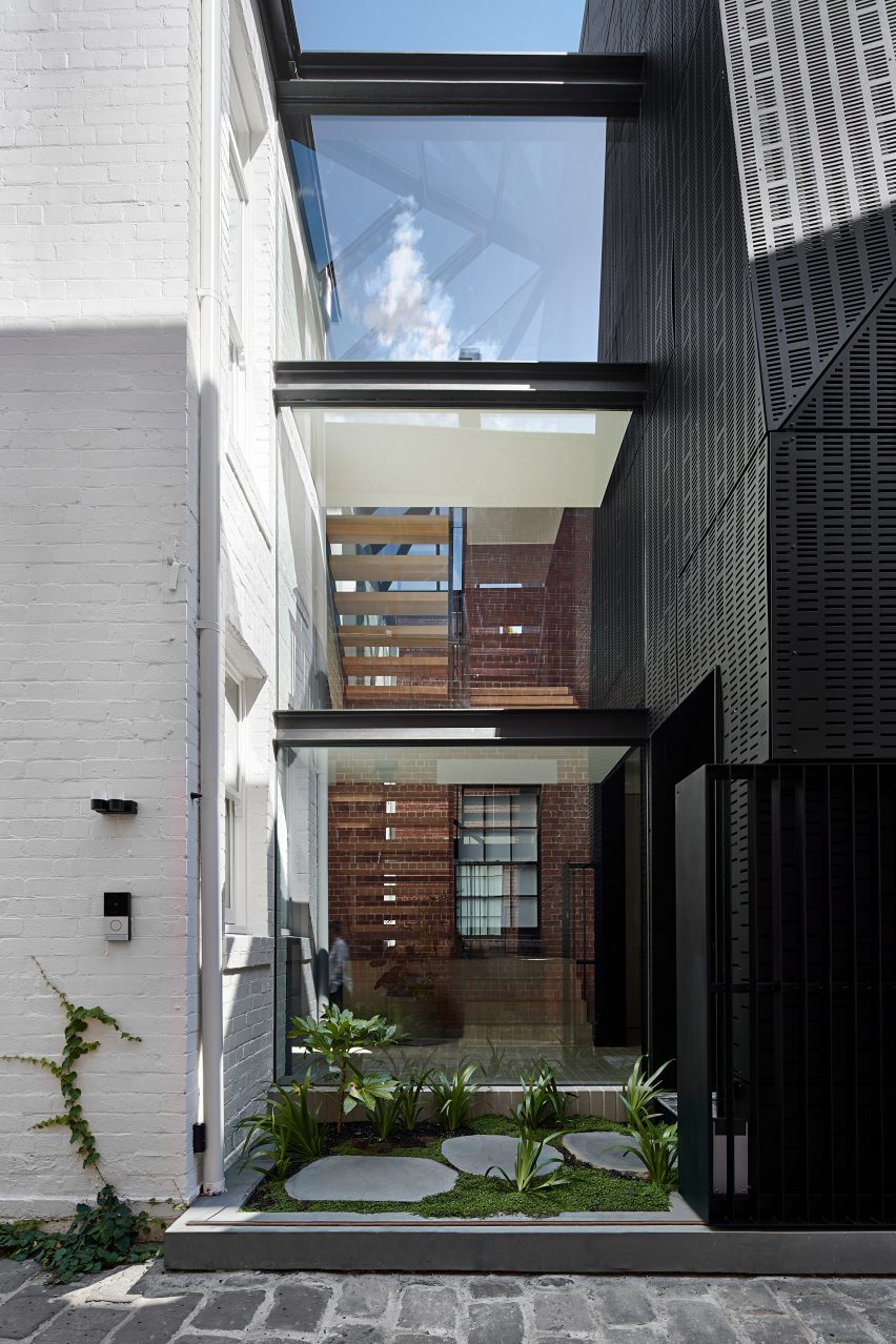Exterior of St Martins Lane extension in Melbourne by Matt Gibson Architecture + Design