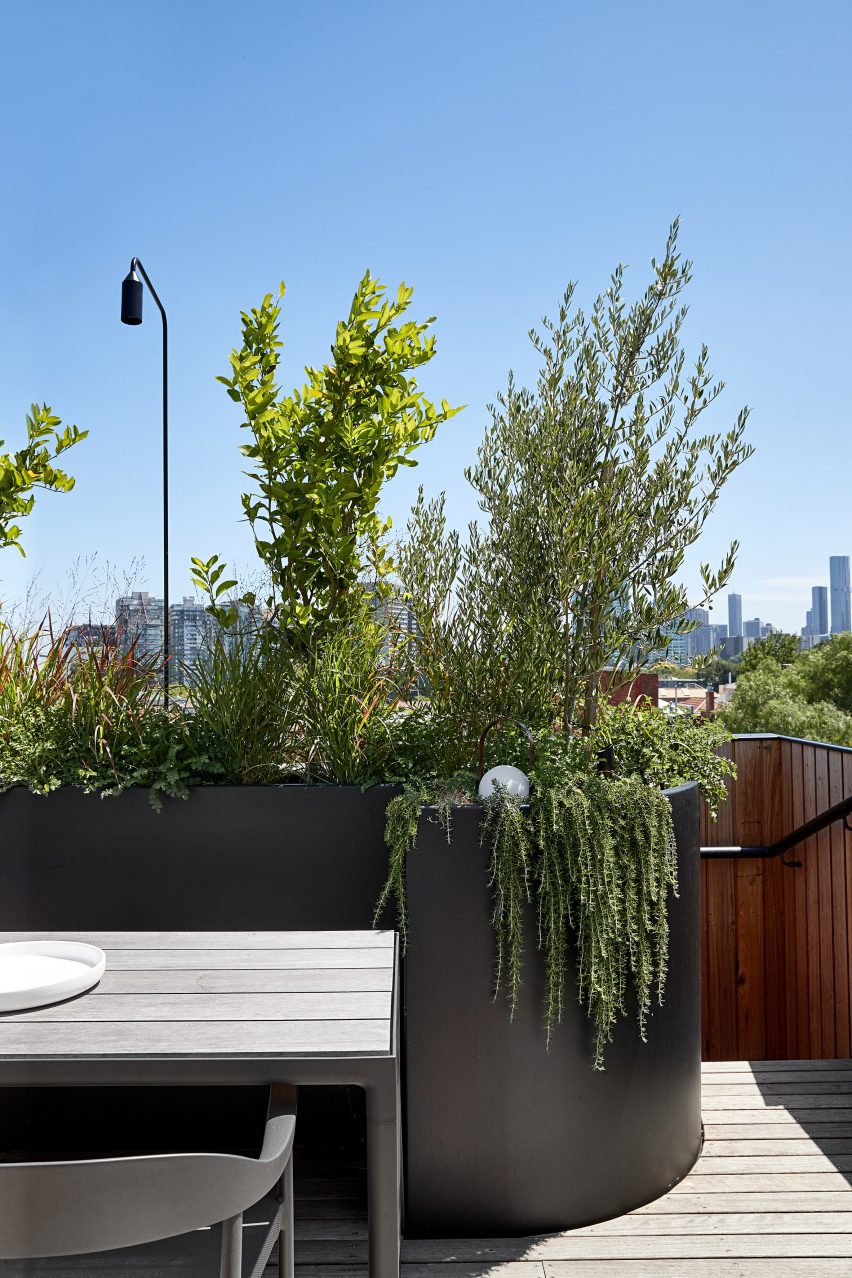 Exterior of St Martins Lane extension in Melbourne by Matt Gibson Architecture + Design
