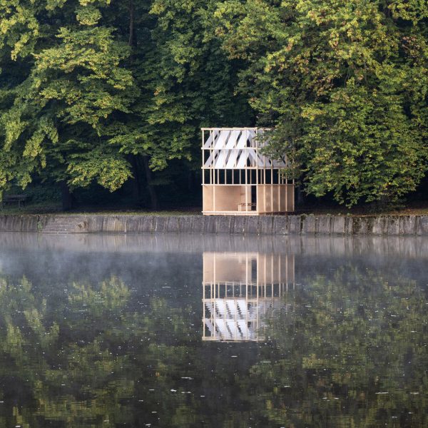 Lakeside pavilion by Grau Architects