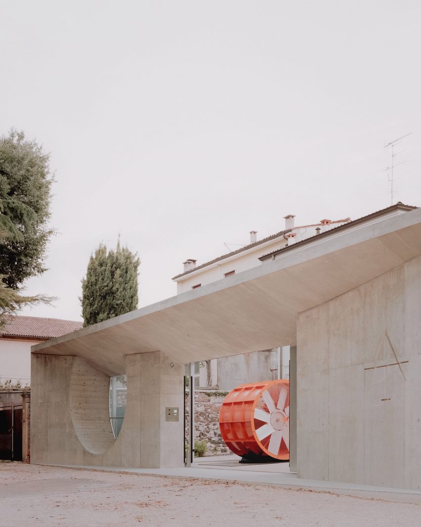 Exterior of Threshold and Treasure art gallery in Italy by AMAA