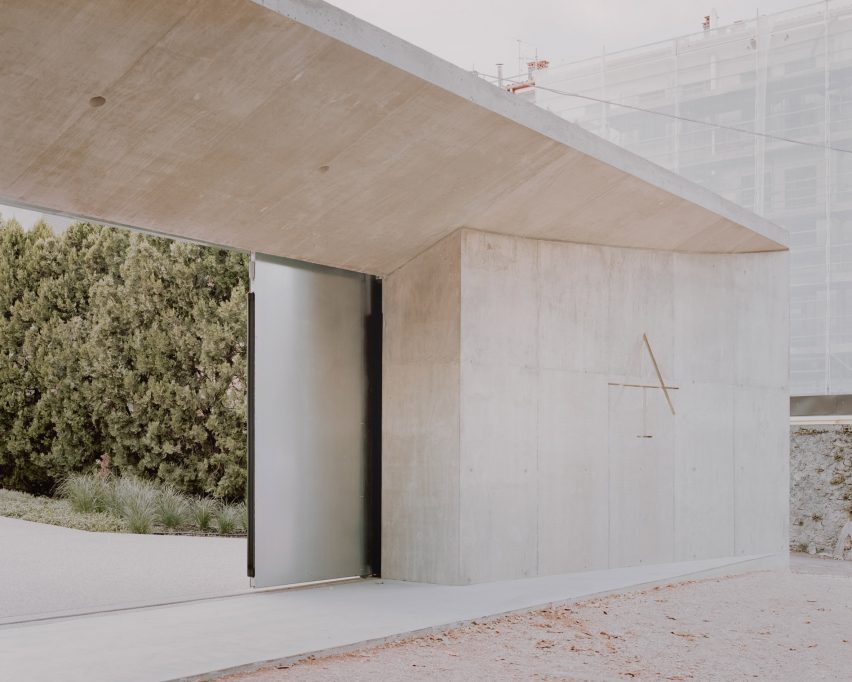 Exterior of Threshold and Treasure art gallery in Italy by AMAA