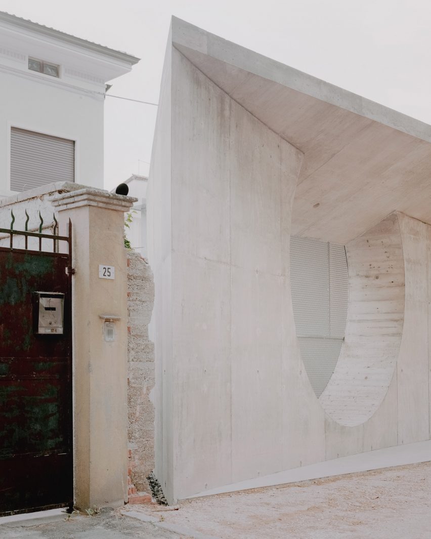 Exterior of Threshold and Treasure art gallery in Italy by AMAA
