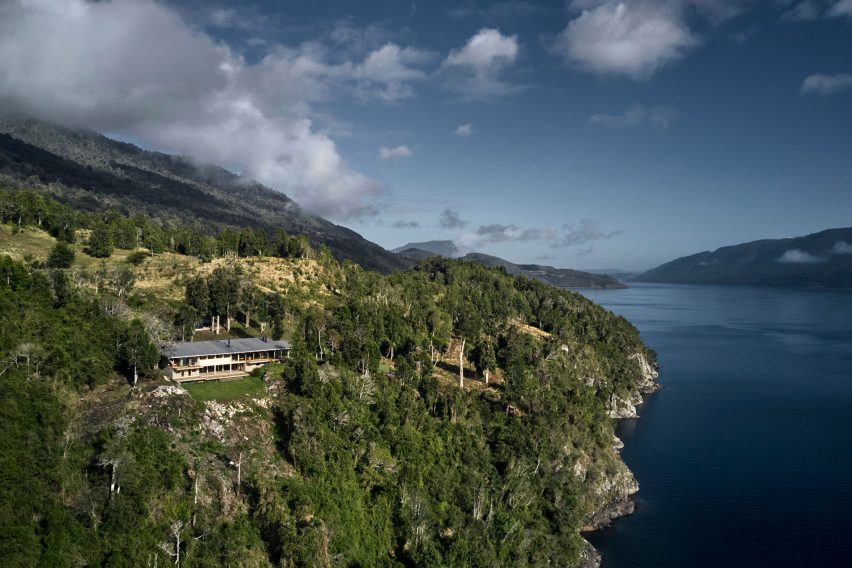Exterior of Casa Granic by Tomas de Iruarrizaga on a hillside by a lake in Chile