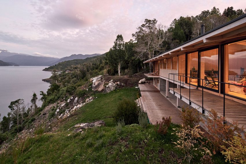 Exterior of Casa Granic by Tomas de Iruarrizaga by a lake in Chile