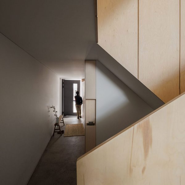 Casa Vertical by Tsou Arquitectos
