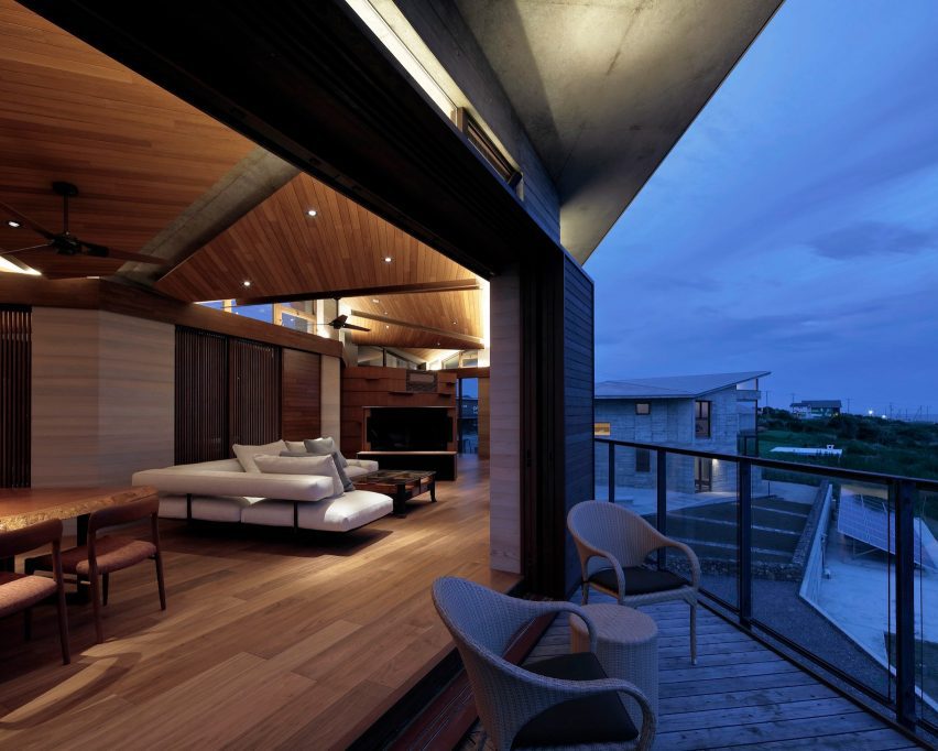 Exterior of Villa MKZ by Takeshi Hirobe Architects