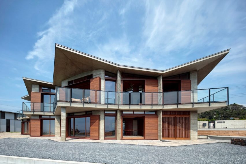 Exterior of Villa MKZ by Takeshi Hirobe Architects