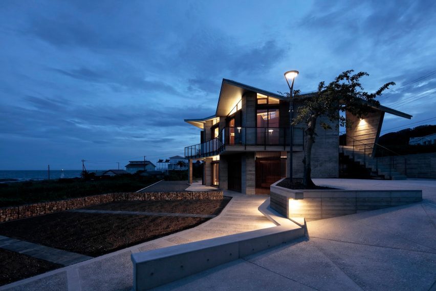 Exterior of Villa MKZ by Takeshi Hirobe Architects