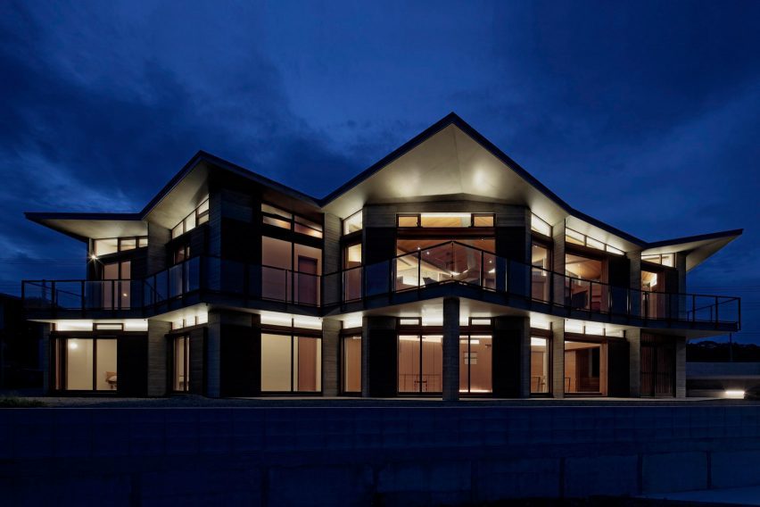 Exterior of Villa MKZ by Takeshi Hirobe Architects