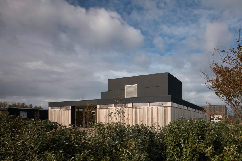 Exterior of Warm Nest by Ark-shelter and Archekta in Belgium