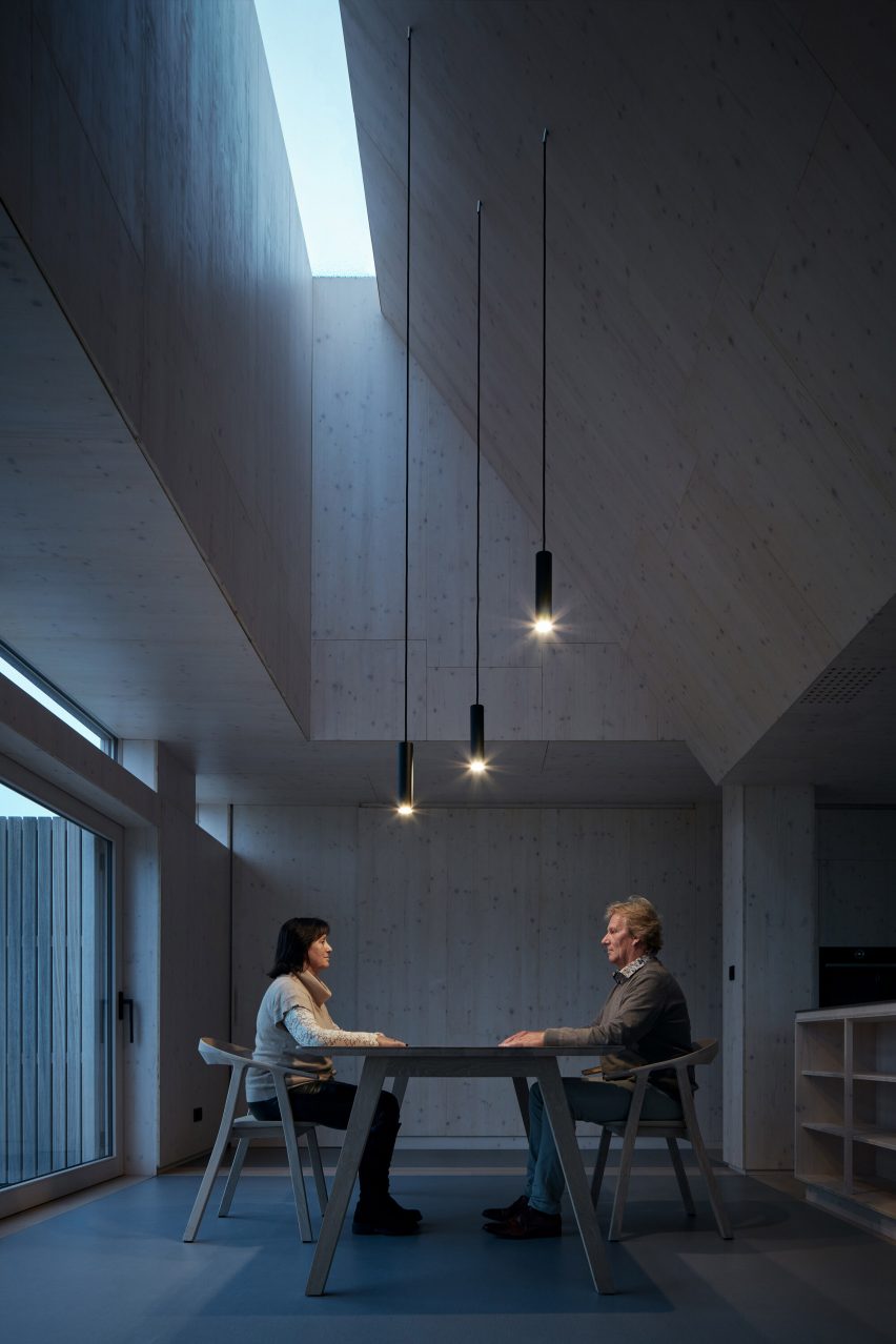 Interior of Warm Nest by Ark-shelter and Archekta in Belgium
