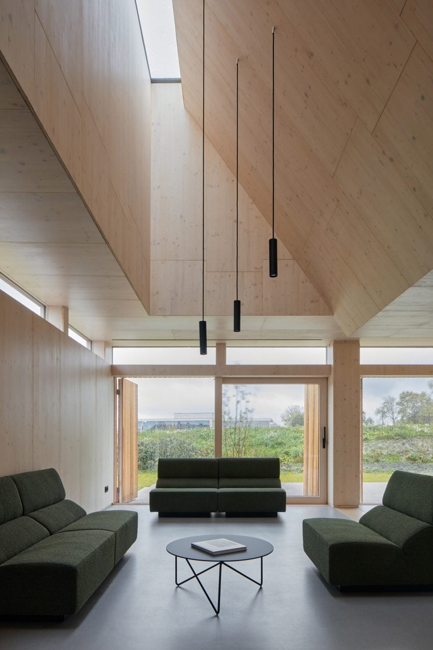 Interior of Warm Nest by Ark-shelter and Archekta in Belgium