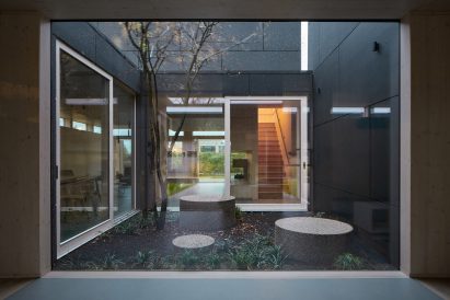 Courtyard of Warm Nest by Ark-shelter and Archekta in Belgium